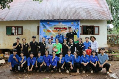 ĐOÀN TRƯỜNG THPT TRẦN QUANG KHẢI PHỐI HỢP TỔ CHỨC TRAO QUÀ TRUNG THU CHO THIẾU NHI
