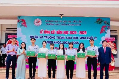 TRƯỜNG THPT TRẦN QUANG KHẢI TỔ CHỨC LỄ TỔNG KẾT NĂM HỌC 2024-2025 VÀ LỄ TRI ÂN – TRƯỞNG THÀNH HỌC SINH KHỐI 12 NIÊN KHÓA 2022-2025